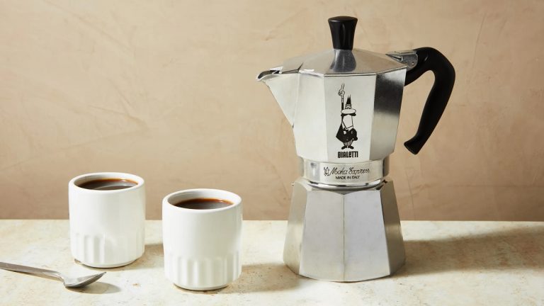 How Many Cups of Coffee in a Pot? Simple Guide to Perfect Brewing
