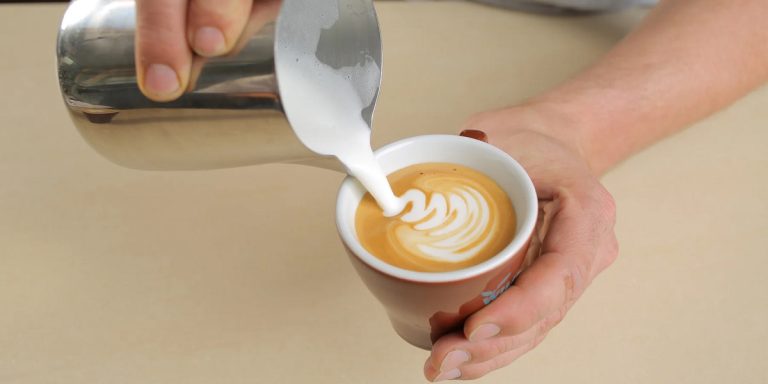 How Much Milk Is in a Latte: Perfect Ratios for Creamy Perfection