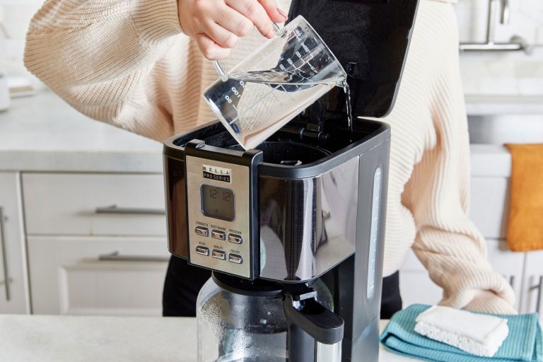 How to Clean a Coffee Maker with Baking Soda: Easy Steps for a Fresh Brew