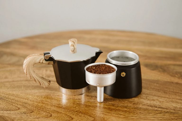 How to Make Coffee in Moka Pot: Step-By-Step Guide for Rich Flavor