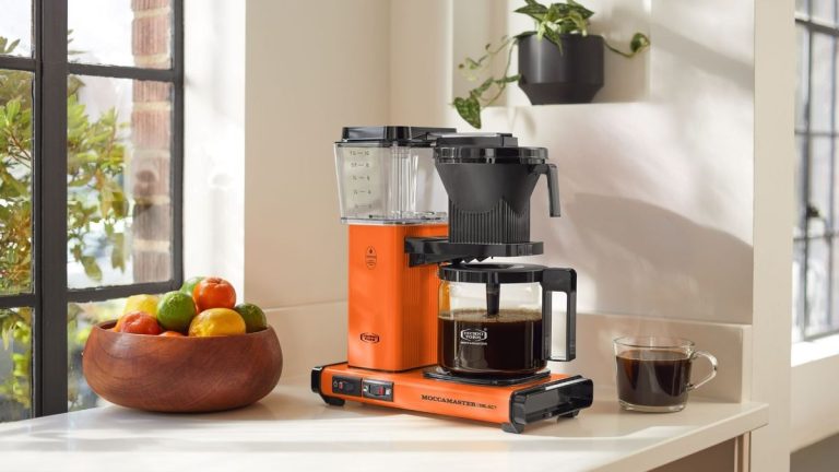 Simply Good Coffee Vs Moccamaster: Brewing Performance and Flavor Showdown
